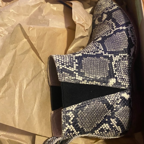 Madewell ankle snake print boots - Picture 4 of 7